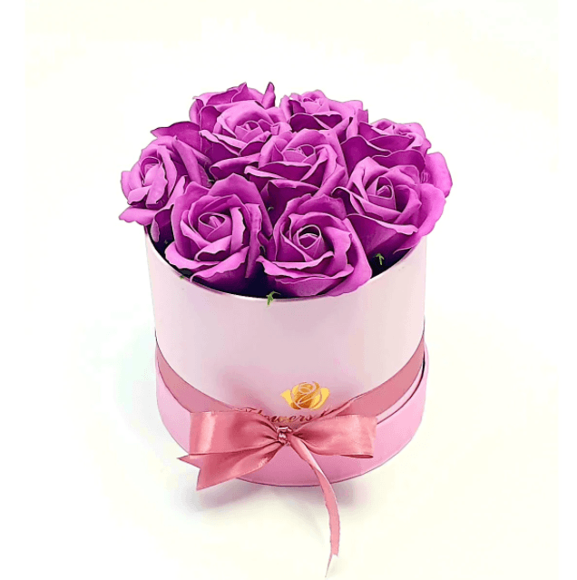 Acest aranjament floral elegant in cutie contine 9 trandafiri mov parfumati