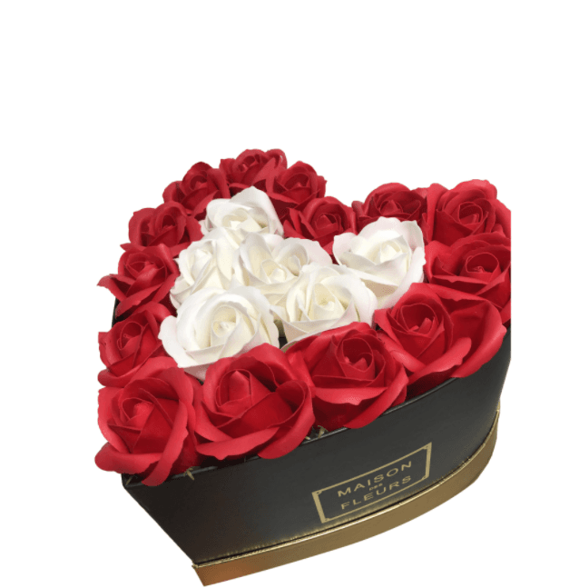Aranjament floral in forma de inima cu 24 de trandafiri