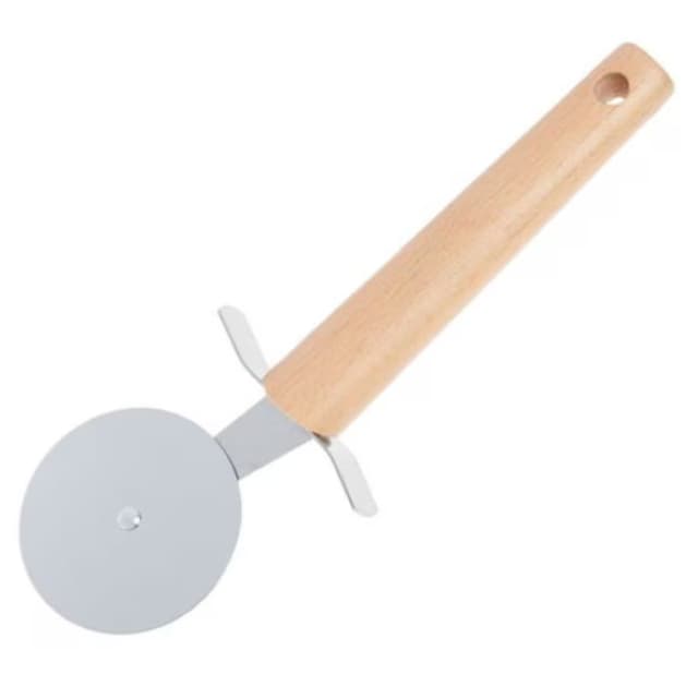 Alege acest cutit pentru pizza si bucura-te de un produs de calitate superioara, care nu doar ca iti va usura munca in bucatarie, dar va adauga si un plus de stil si eleganta fiecarui preparat pe care il servesti.