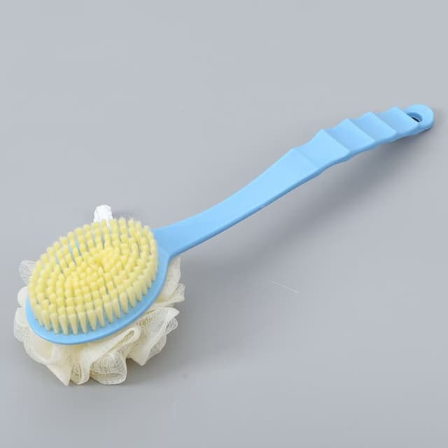 Aceasta perie cu burete pentru baie nu doar ca iti ofera o curatare profunda si eficienta, dar contribuie si la relaxarea muschilor si la imbunatatirea tonusului pielii.