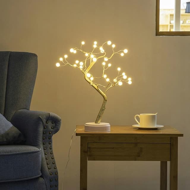 Aceasta lampa LED USB aurie este perfecta pentru cei care apreciaza combinatia intre frumusetea unui obiect decorativ si eficienta tehnologica.