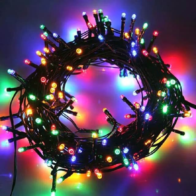 Adauga un strop de magie sarbatorilor tale cu Instalatia de Craciun Ghirlanda Luminoasa 7m Multicolor!