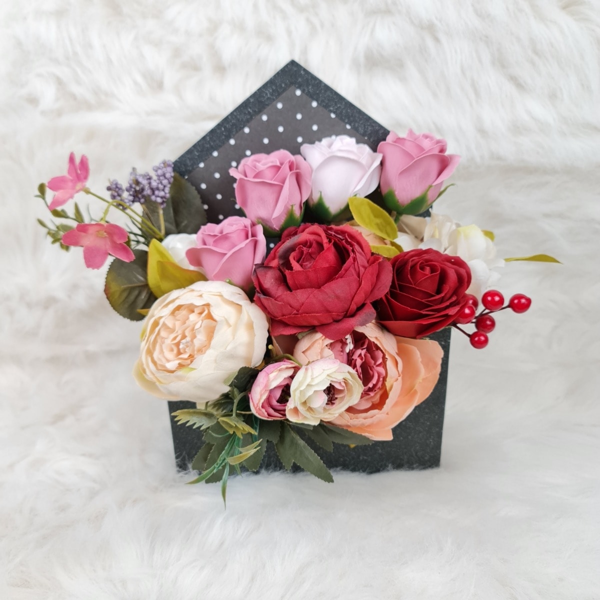 Plic floral cu bujori si trandafiri