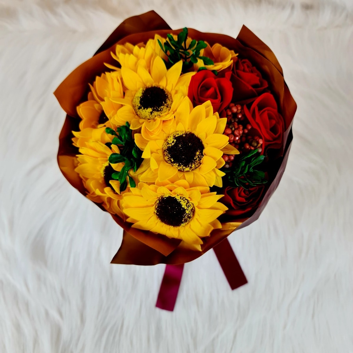 Buchet de trandafiri si floarea soarelui, 11 flori