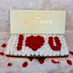 Buchet de trandafiri din sapun "I love you" cu 119 flori albe si rosii in cutie cadou