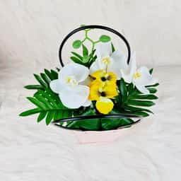 Aranjament Floral Premium cu 7 Orhidei Parfumate de Sapun in Cutie Bej