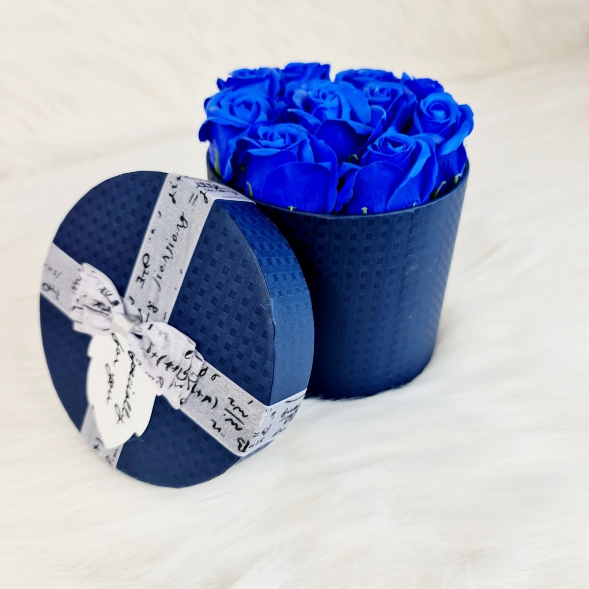 Aranjament floral hexagonal cu 11 trandafiri