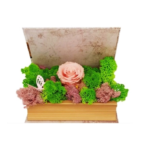 Aranjament floral carte cu trandafir criogenat si licheni