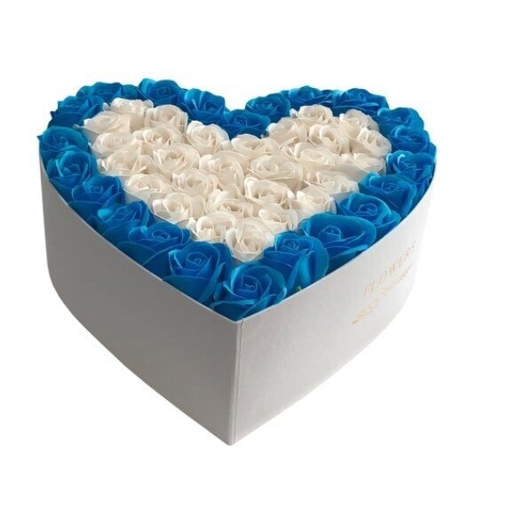 Aranjament floral Royal Blue cutie inima cu 51 trandafiri sapun, Albastru si alb