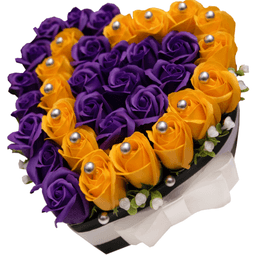 Aranjament floral inima cu trandafiri de sapun parfumati si perle decorative