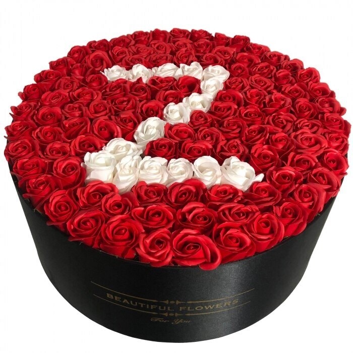 Aranjament Floral Litera Z - Cutie Rotunda Neagra cu 125 Trandafiri de Sapun