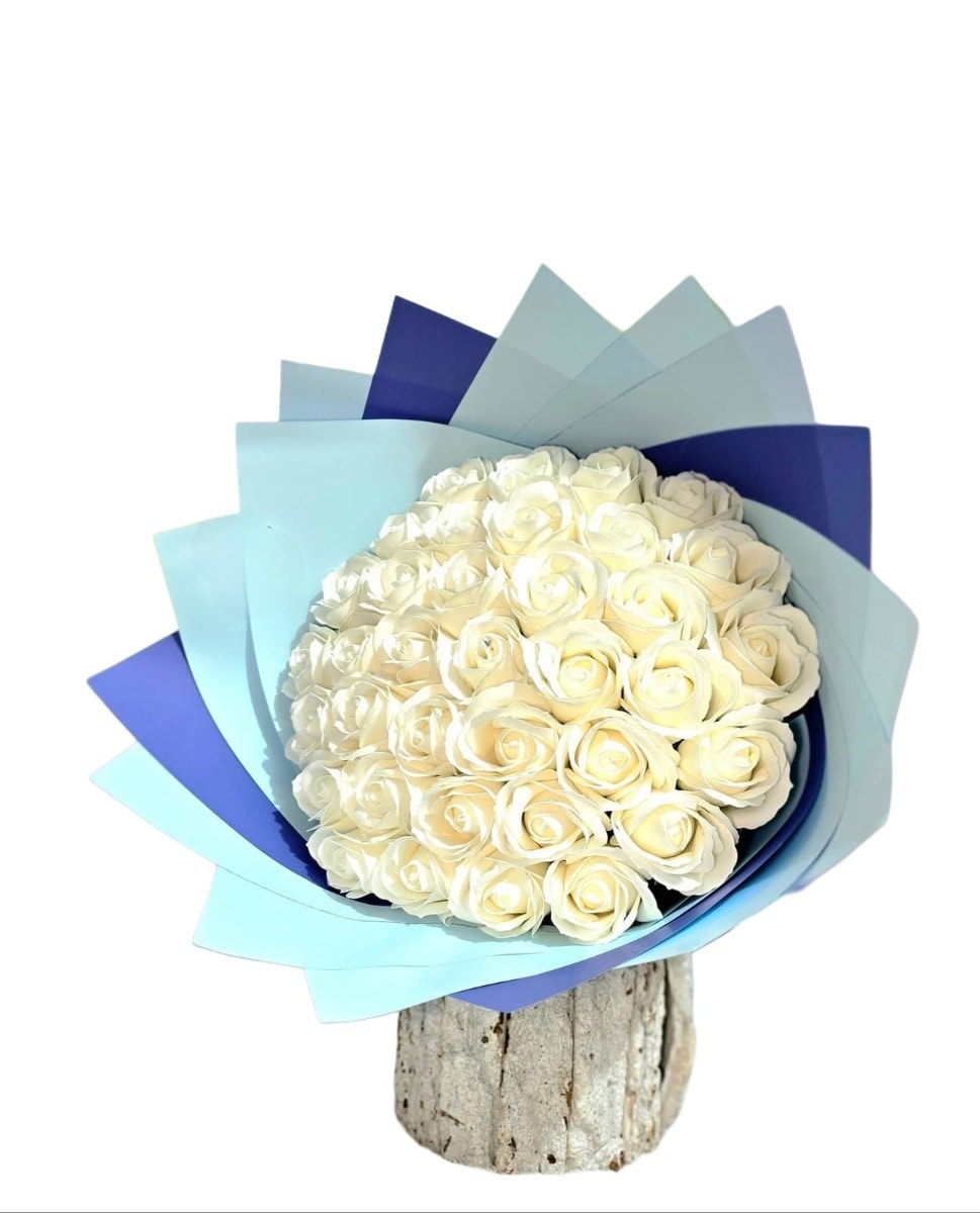 Buchet din 45 Trandafiri albi