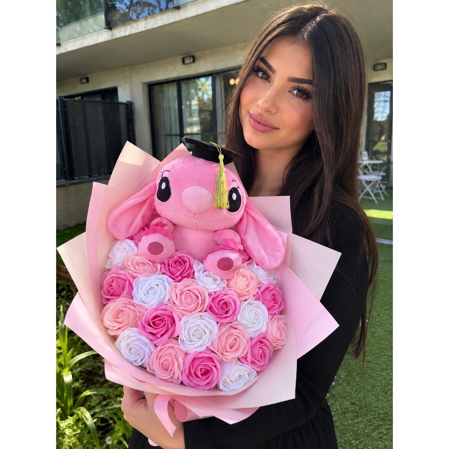 Buchet Cadou Elegant cu Trandafiri din Sapun In Tonuri Pastelate si Jucarie Decorativa