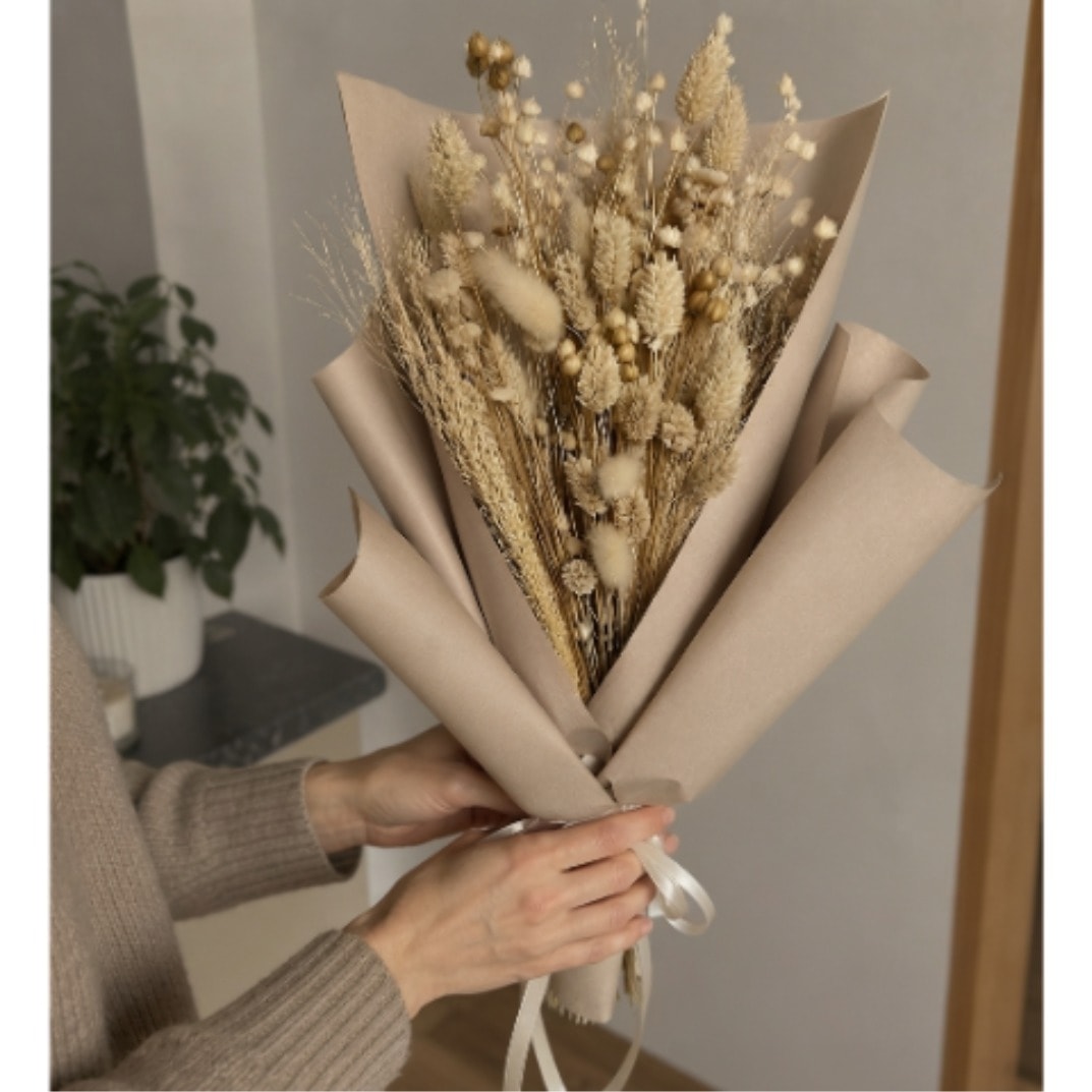 Buchet cu flori uscate nuante de crem