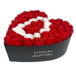 Aranjament Floral Litera D din Trandafiri - Cutie Inima, 29cm