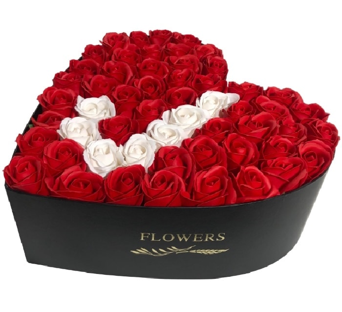 Aranjament Floral Litera J in Cutie Inima, 29cm