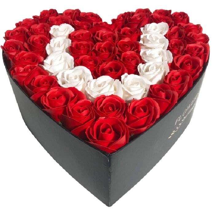 Litera U din Flori Artificiale - Cutie inima, 29cm
