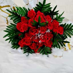 Buchet Elegant cu 27 de Trandafiri Rosii din Sapun