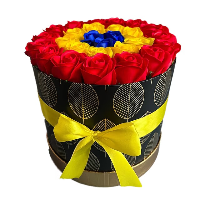 Decor Floral cu Trandafiri Tricolori din Sapun - 25 bucati in Cutie Rotunda 21x22 cm