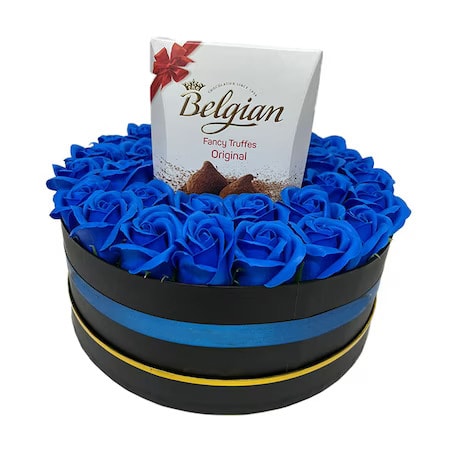 Cadou Elegant - Cutie Rotunda cu 27 Trandafiri din Sapun si Delicii