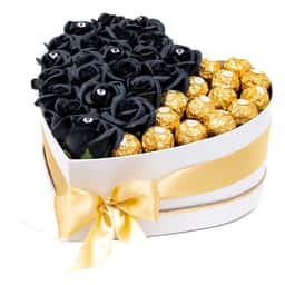 Aranjament Inima 23 Trandafiri Negri si Ferrero Love