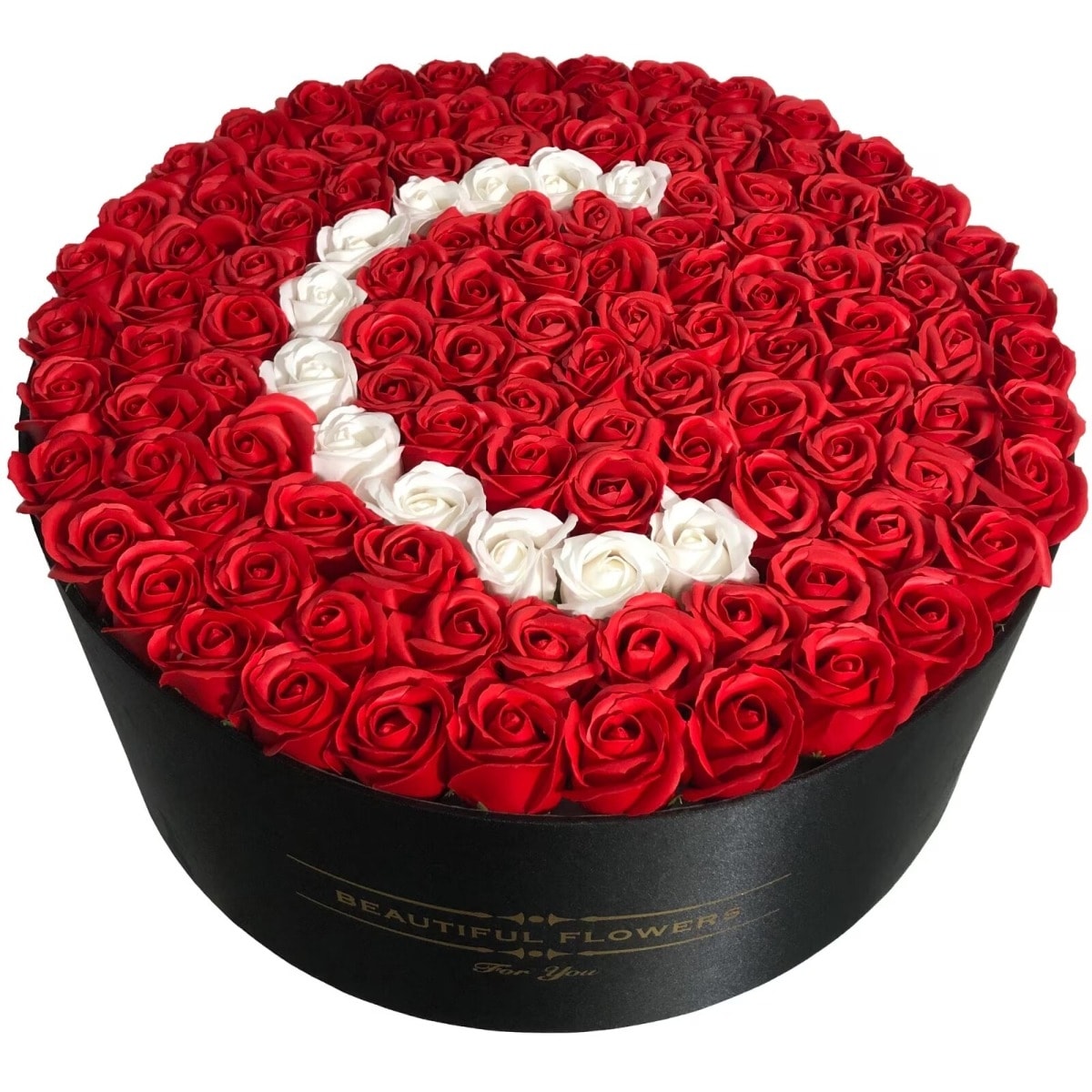 Aranjament Floral cu Litera C si 101 Trandafiri de Sapun in Cutie Eleganta Neagra