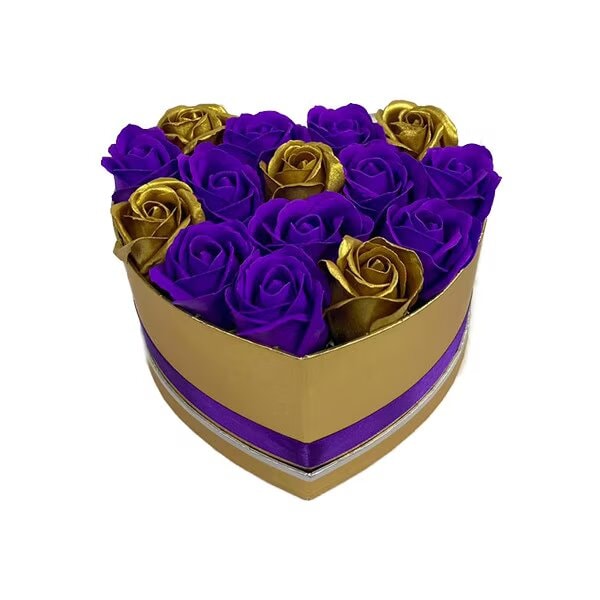 Aranjament floral "Violet Elegance" in cutie aurie inima cu 15 trandafiri sapun, mov