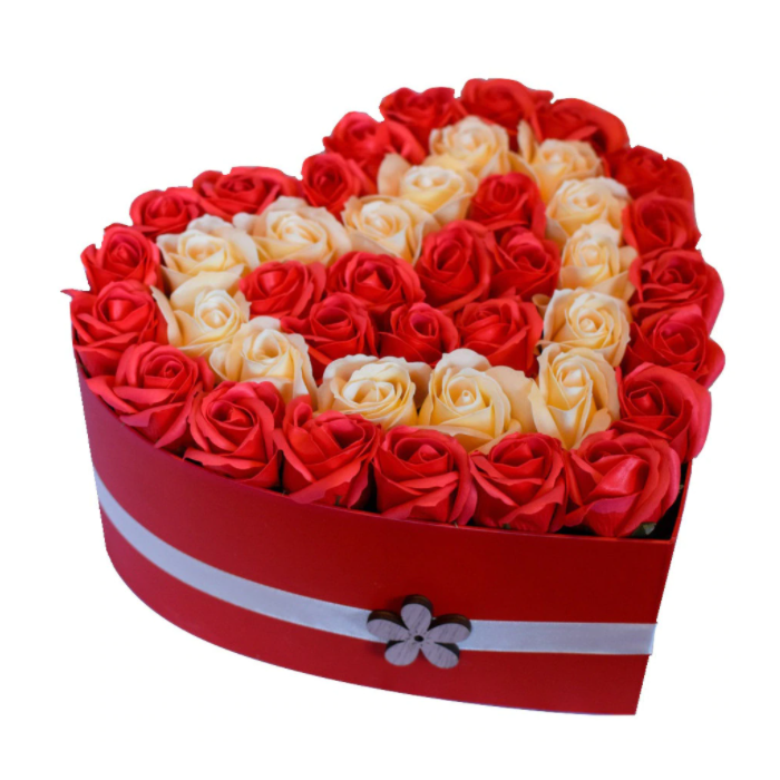 Aranjament in cutie rosie in forma de inima cu 43 trandafiri din sapun albi si rosii
