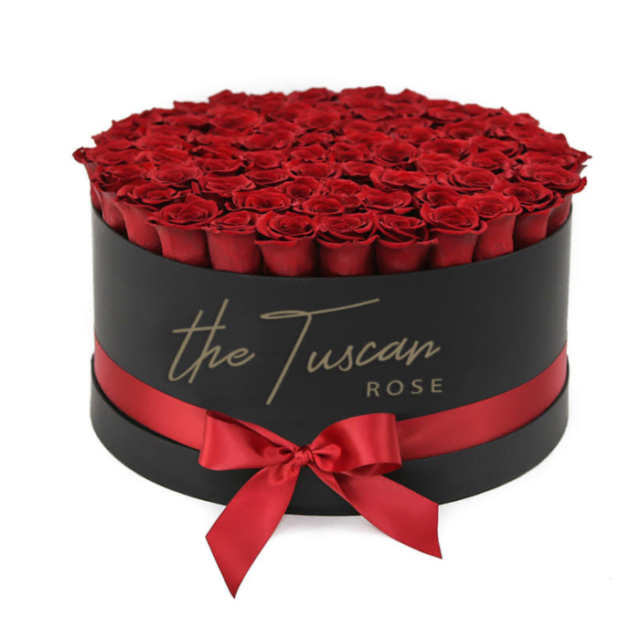 Aranjament floral cu 50 trandafiri parfumati din spuma de sapun rosii in cutie rotunda