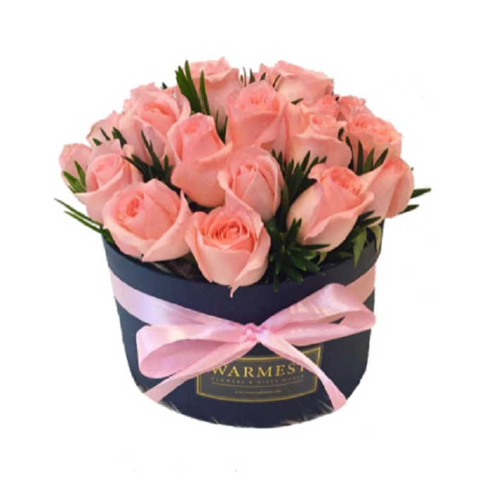 Aranjament floral cu 21 trandafiri parfumati de sapun  in cutie rotunda