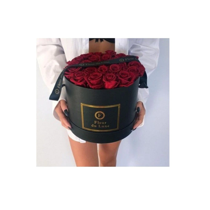 Aranjament floral cu 35 trandafiri parfumati de sapun rosii in cutie rotunda