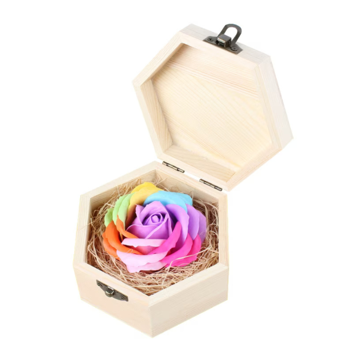 Trandafir Multicolor din Sapun Lucrat Manual in Cutie de Lemn