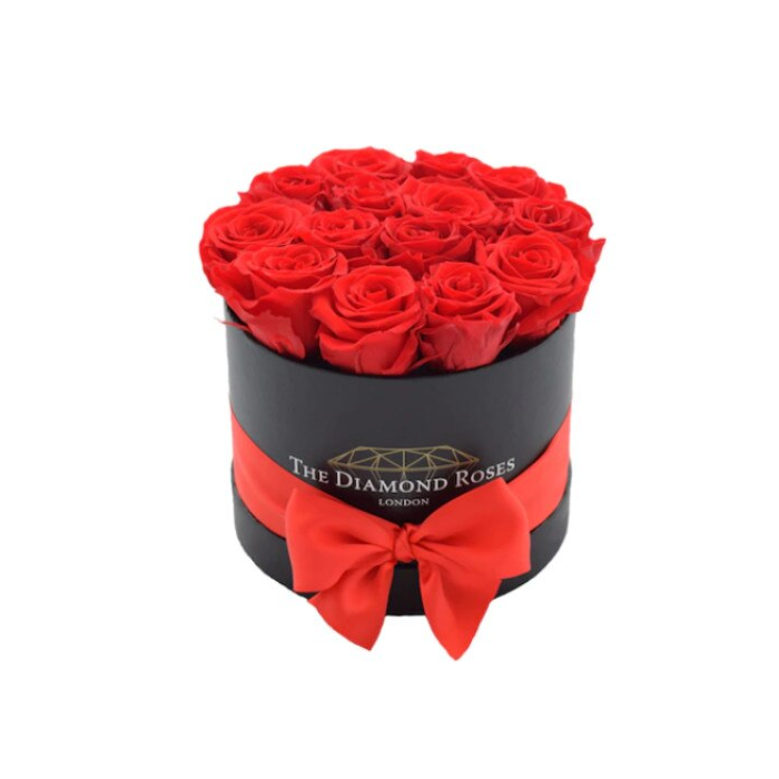 Aranjament floral Red Passion cutie neagra rotunda, 17 trandafiri sapun, rosu