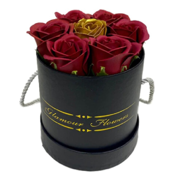 Aranjament floral cu 7 trandafiri parfurmati de sapun in cutie rotunda cu sfoara