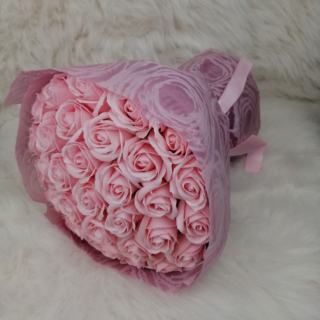 Buchet cu 33 trandafiri albi de sapun-1