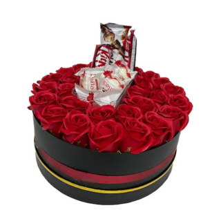 Aranjament Floral - Cutie Rotunda cu 27 Trandafiri din Sapun si Delicii-1