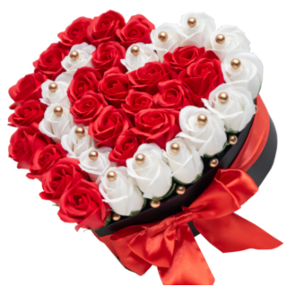 Aranjament floral inima cu trandafiri de sapun parfumati si perle decorative