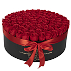 Aranjament floral cu 101 trandafiri parfumati de sapun rosii in cutie rotunda