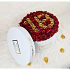 Aranjament floral cu 53. 69 trandafiri parfumati de sapun rosii si aurii in cutie rotunda