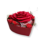 Aranjament Floral in Cutie Inima cu Trandafiri de Sapun si Dulciuri/Rafaello - 8 flori