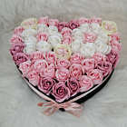 Aranjament floral inima cu 31, 45, 55 trandafiri parfurmati de sapun roz si albi