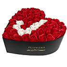 Aranjament Floral Personalizat cu Litera J - Cutie Inima Neagra cu 49 Trandafiri de Sapun