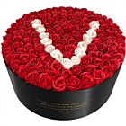 Aranjament Floral Personalizat cu Litera V - Cutie Rotunda Neagra cu 125 Trandafiri de Sapun